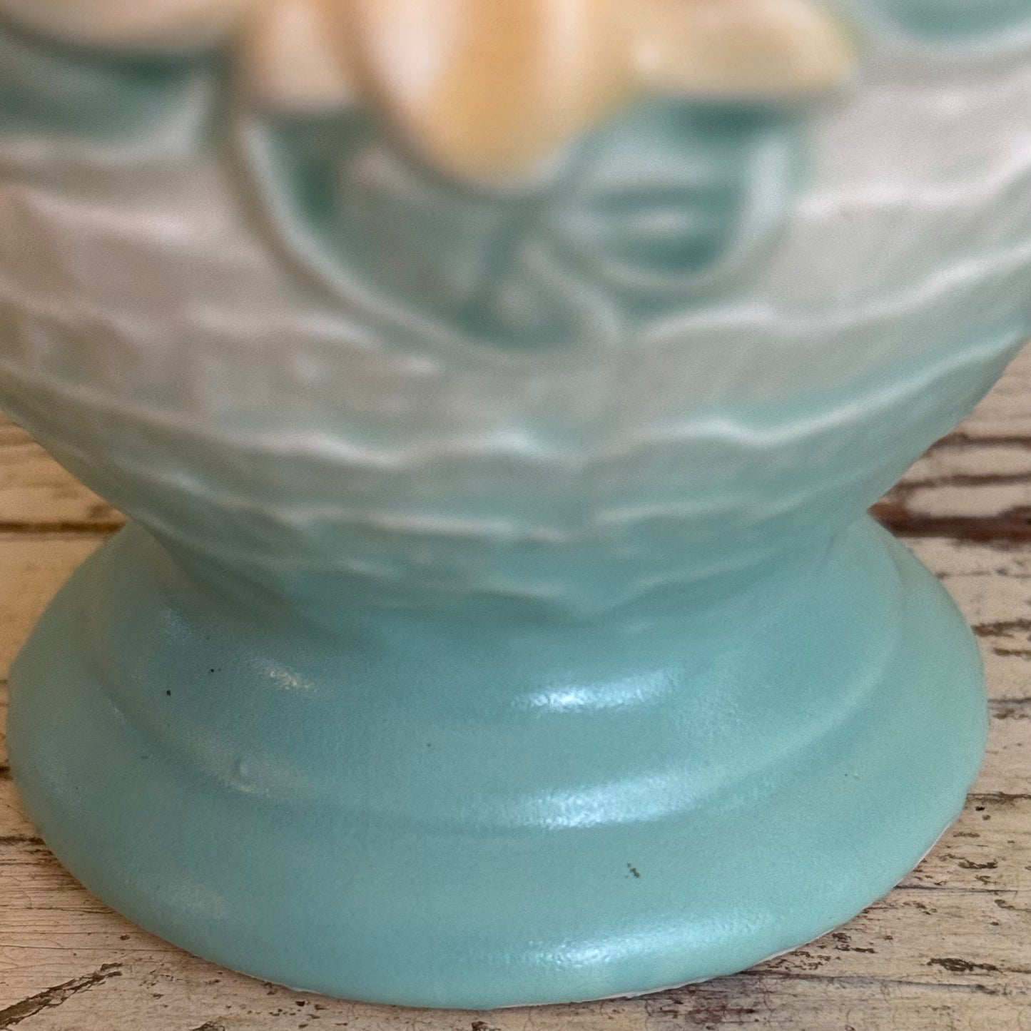 Hull Pottery Water Lily Vase