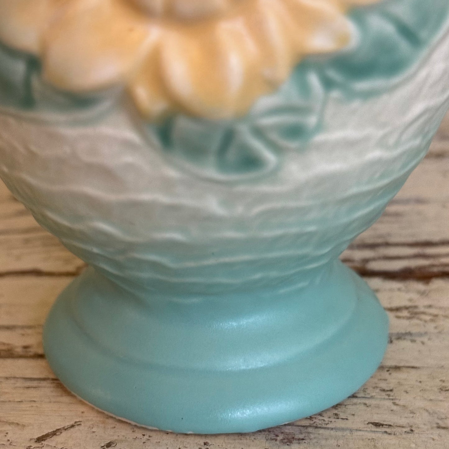 Hull Pottery Water Lily Vase
